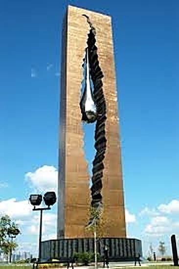 The monument against a clear sky